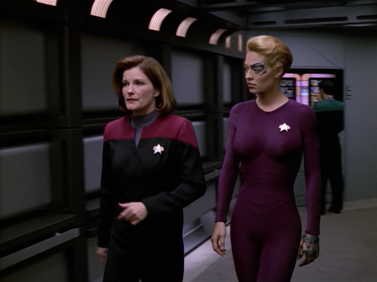 ariane179254_StarTrekVoyager_5x15_5x16_DarkFrontier_2105.jpg