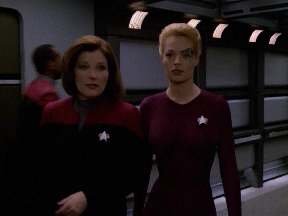 ariane179254_StarTrekVoyager_5x15_5x16_DarkFrontier_2108.jpg