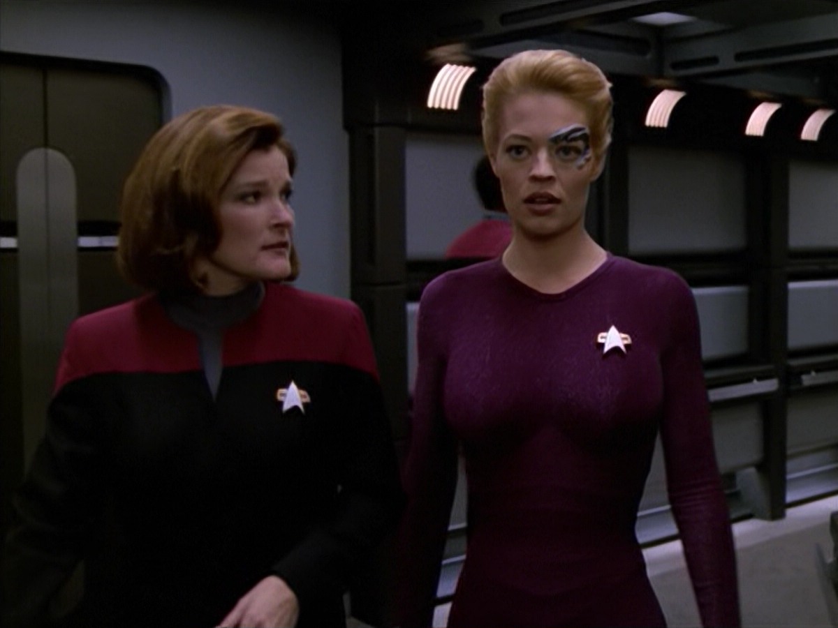 ariane179254_StarTrekVoyager_5x15_5x16_DarkFrontier_2109.jpg