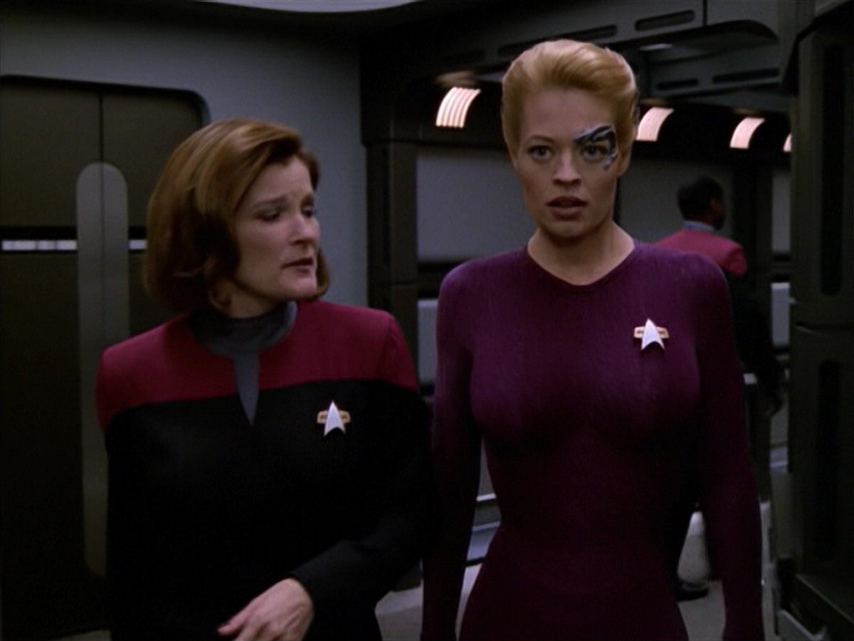 ariane179254_StarTrekVoyager_5x15_5x16_DarkFrontier_2110.jpg