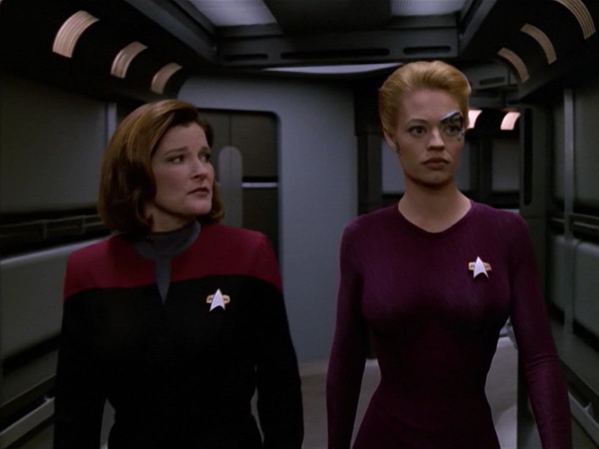 ariane179254_StarTrekVoyager_5x15_5x16_DarkFrontier_2113.jpg