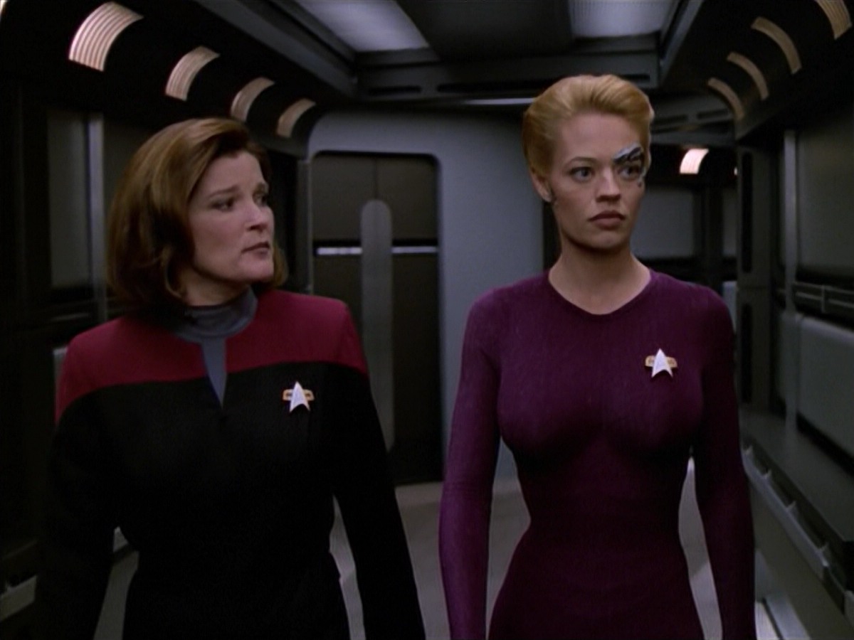 ariane179254_StarTrekVoyager_5x15_5x16_DarkFrontier_2114.jpg