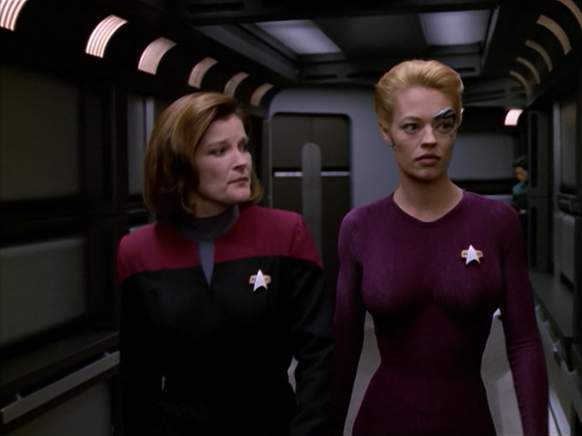 ariane179254_StarTrekVoyager_5x15_5x16_DarkFrontier_2115.jpg