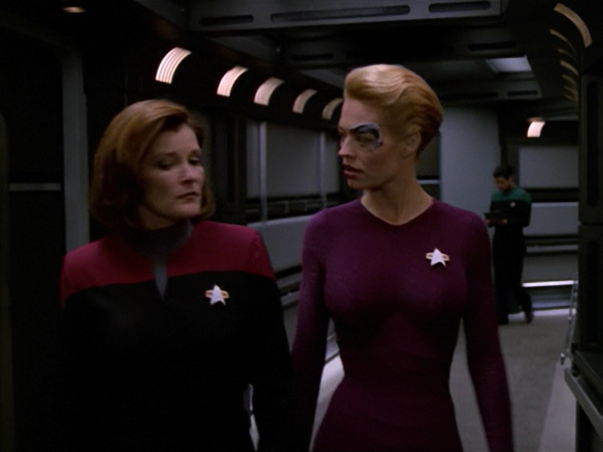 ariane179254_StarTrekVoyager_5x15_5x16_DarkFrontier_2117.jpg