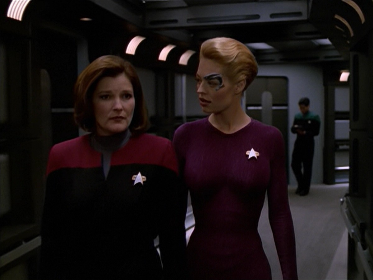 ariane179254_StarTrekVoyager_5x15_5x16_DarkFrontier_2118.jpg