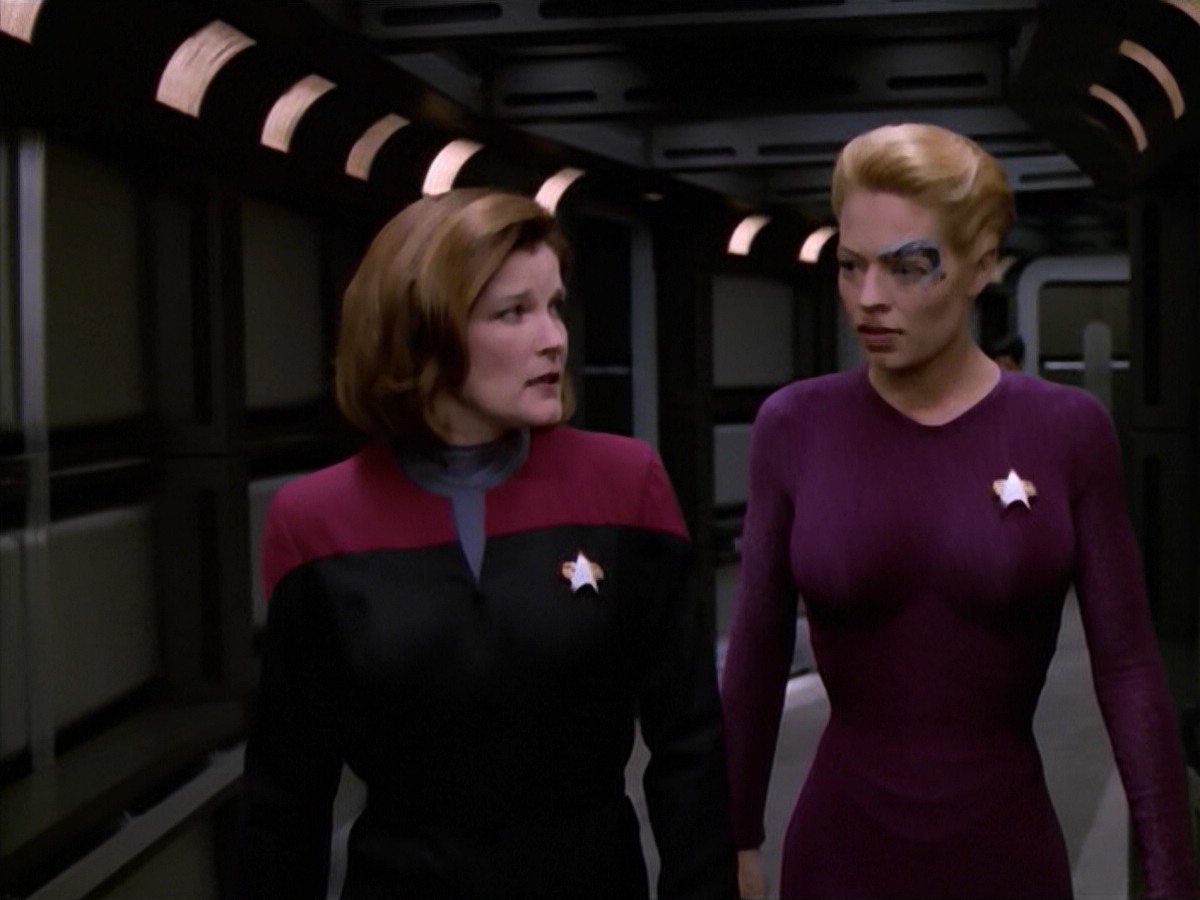 ariane179254_StarTrekVoyager_5x15_5x16_DarkFrontier_2122.jpg