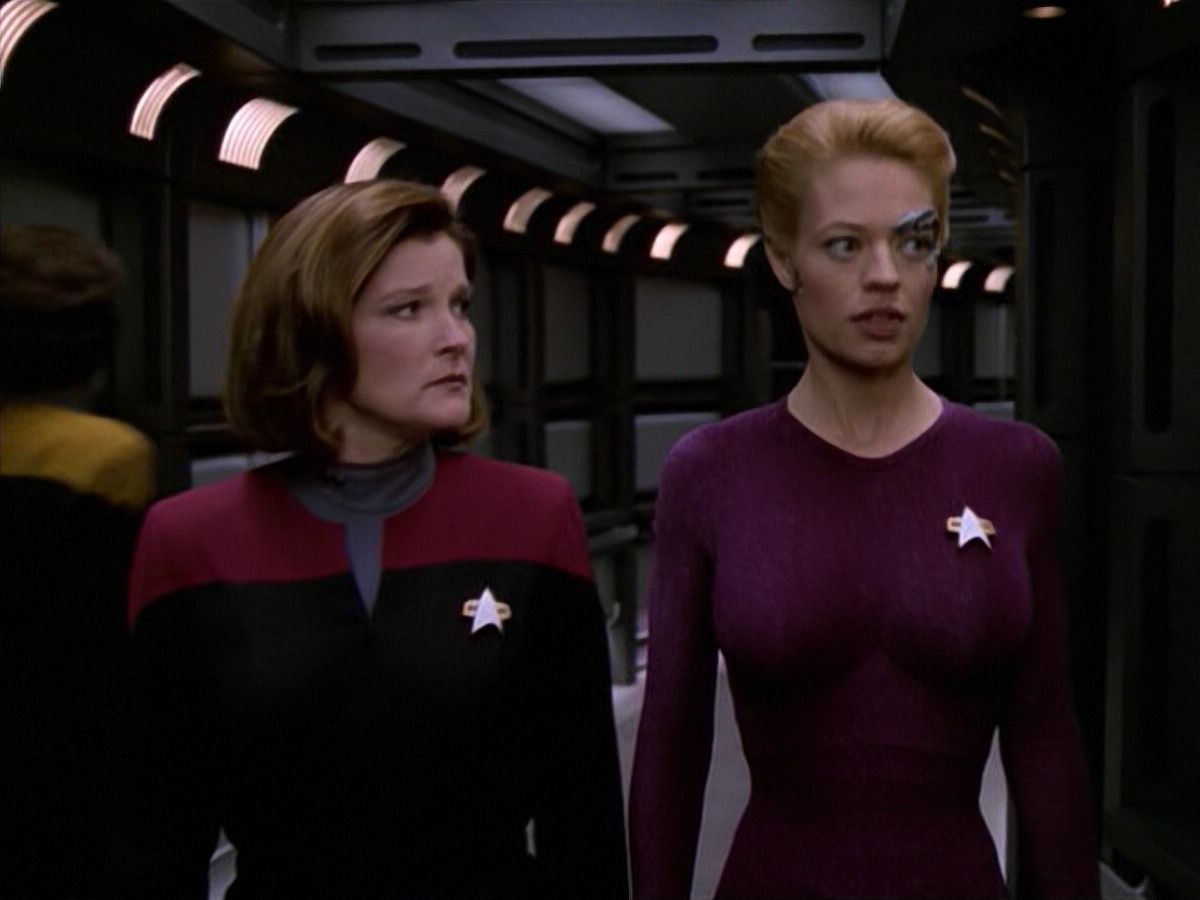ariane179254_StarTrekVoyager_5x15_5x16_DarkFrontier_2127.jpg