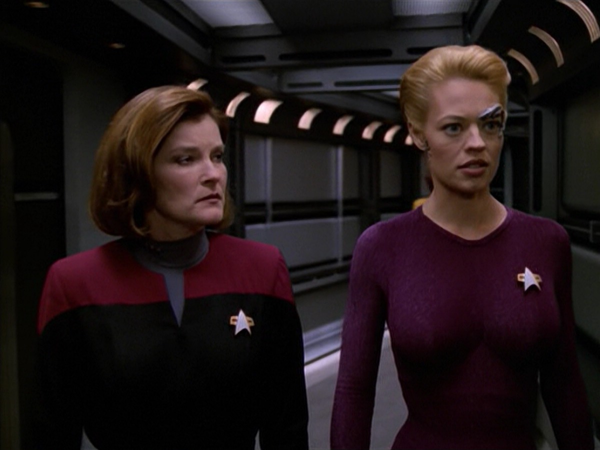 ariane179254_StarTrekVoyager_5x15_5x16_DarkFrontier_2130.jpg