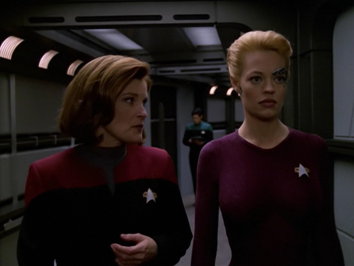 ariane179254_StarTrekVoyager_5x15_5x16_DarkFrontier_2138.jpg