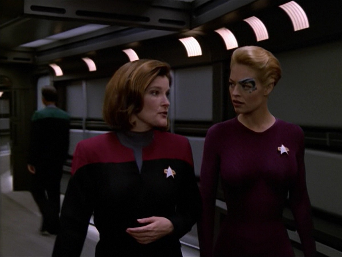ariane179254_StarTrekVoyager_5x15_5x16_DarkFrontier_2147.jpg