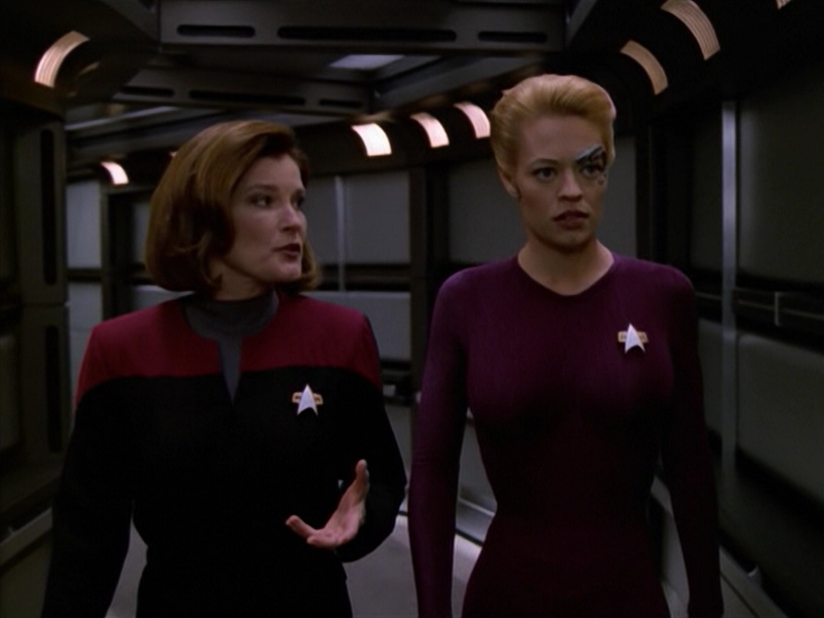 ariane179254_StarTrekVoyager_5x15_5x16_DarkFrontier_2150.jpg