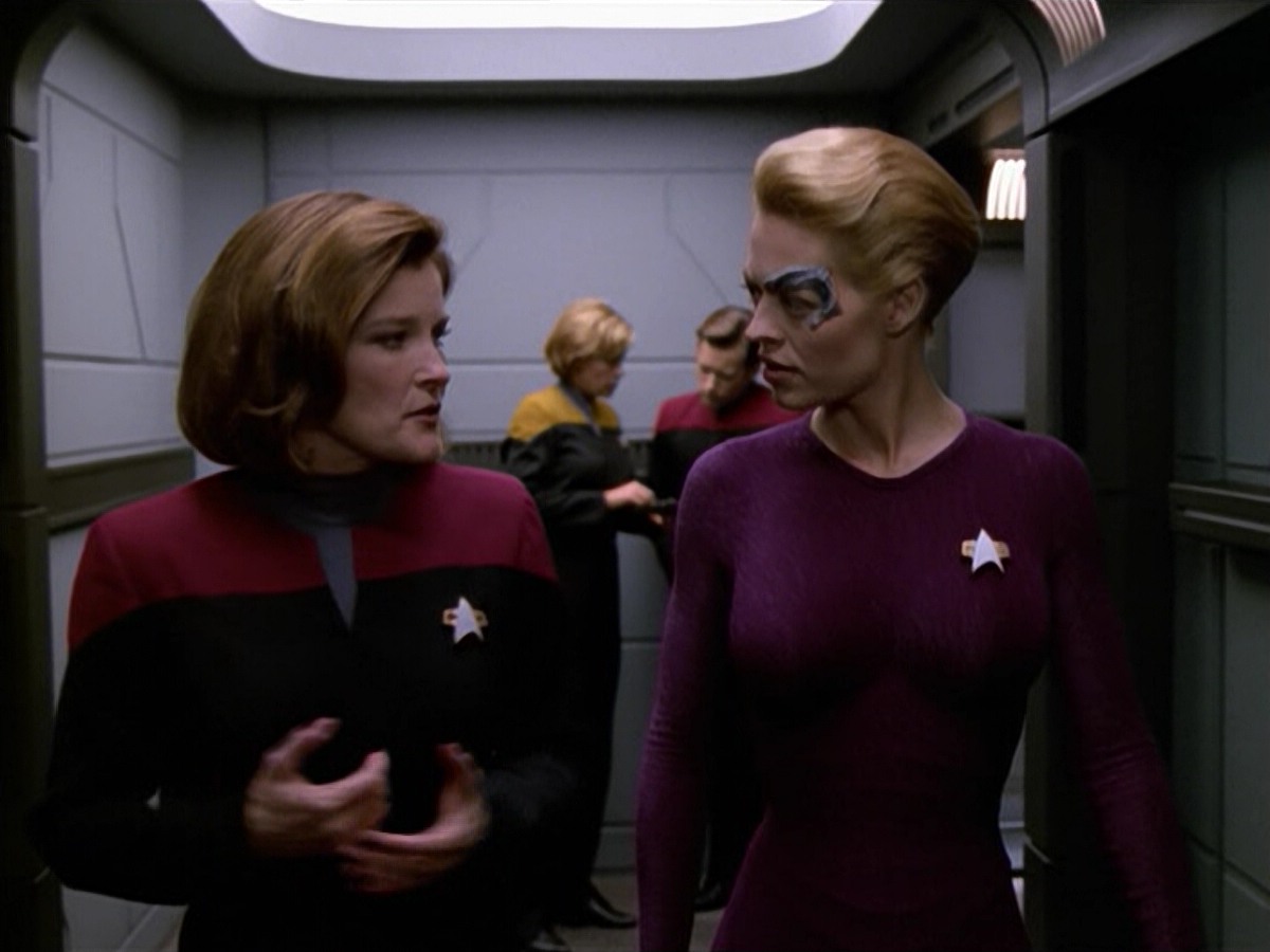 ariane179254_StarTrekVoyager_5x15_5x16_DarkFrontier_2159.jpg