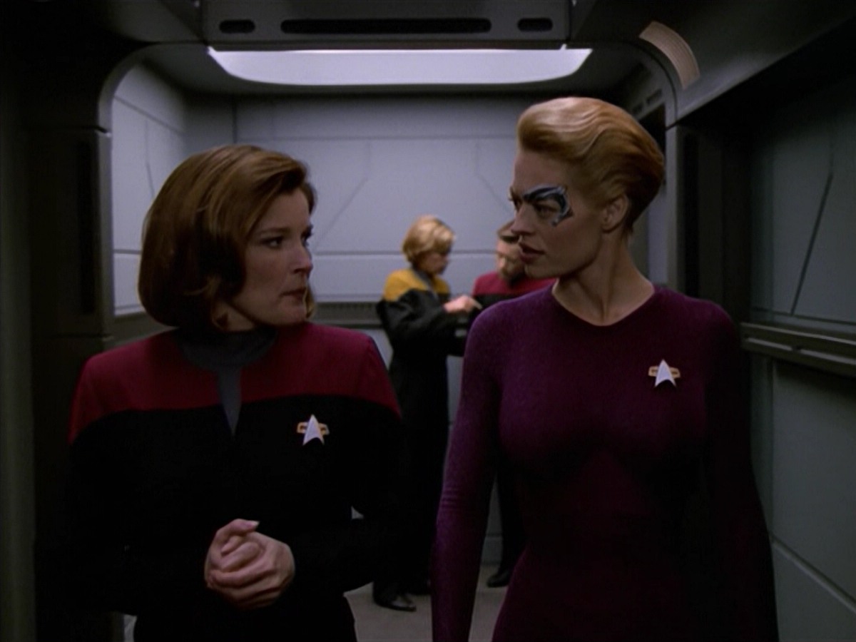 ariane179254_StarTrekVoyager_5x15_5x16_DarkFrontier_2160.jpg