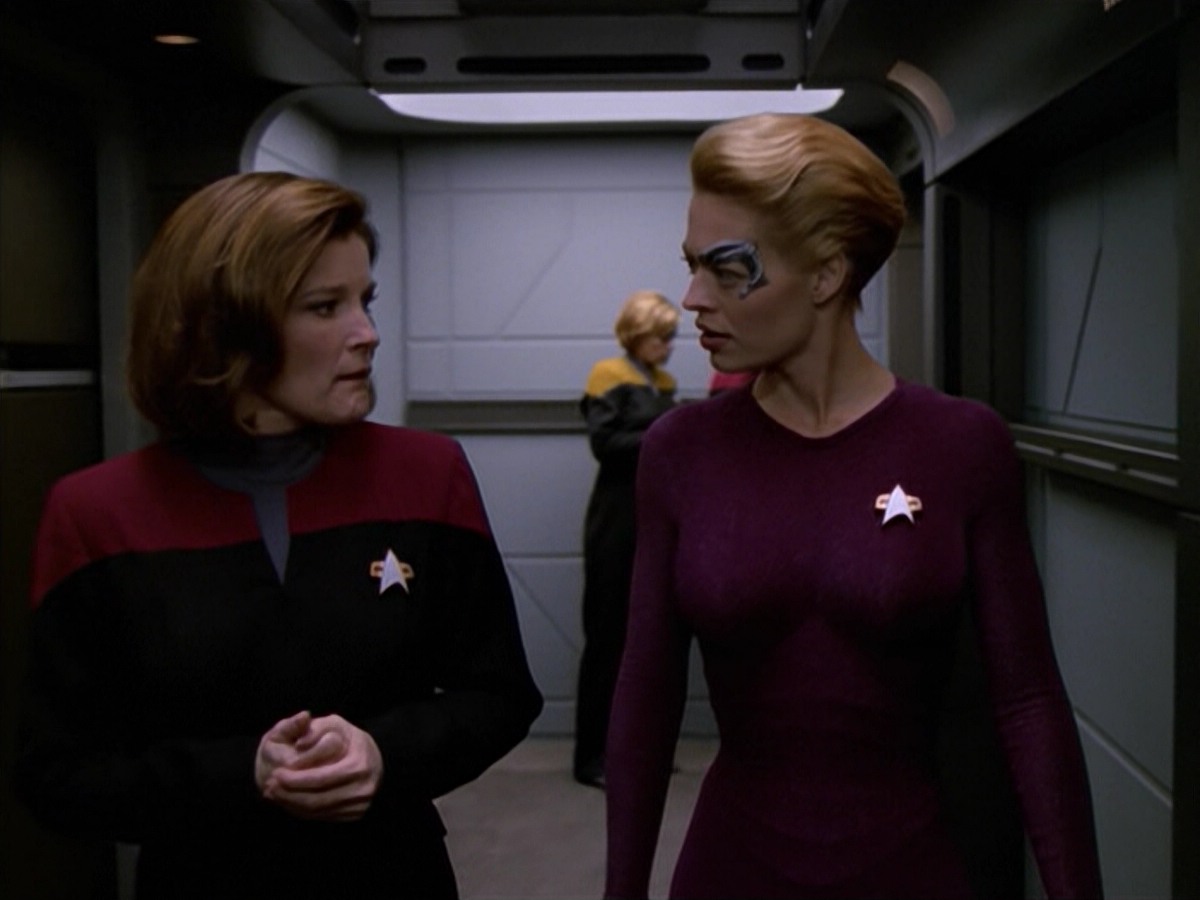 ariane179254_StarTrekVoyager_5x15_5x16_DarkFrontier_2161.jpg