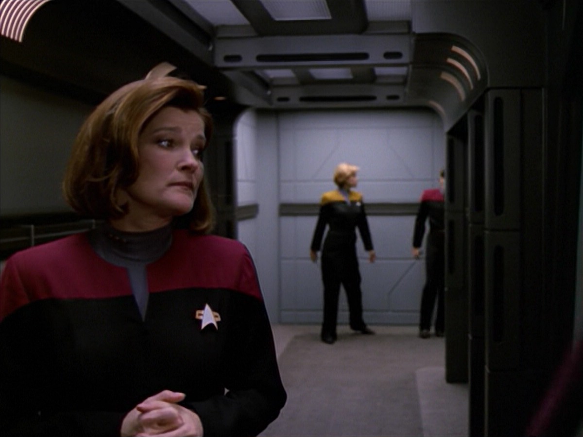 ariane179254_StarTrekVoyager_5x15_5x16_DarkFrontier_2169.jpg