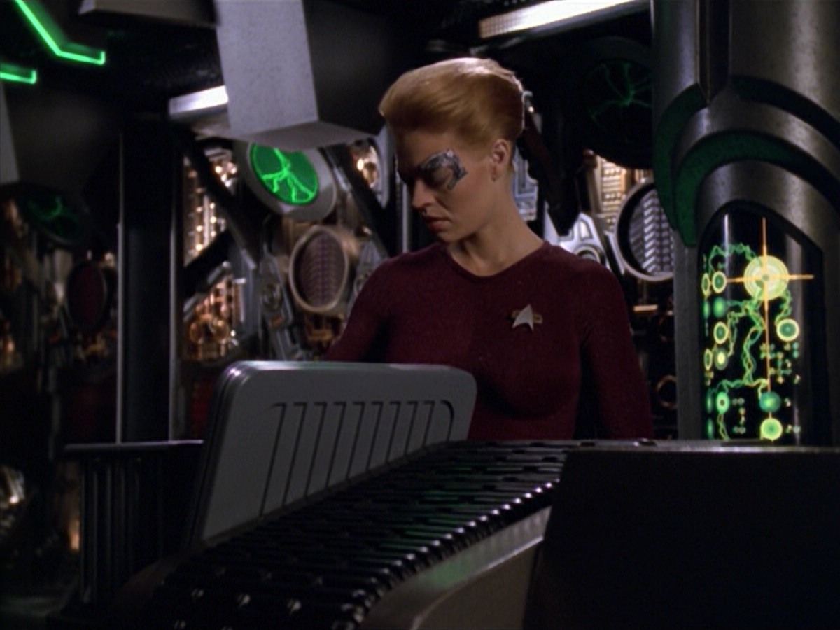 ariane179254_StarTrekVoyager_5x15_5x16_DarkFrontier_2193.jpg