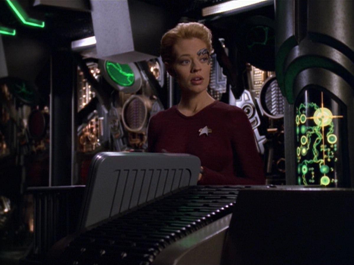 ariane179254_StarTrekVoyager_5x15_5x16_DarkFrontier_2194.jpg