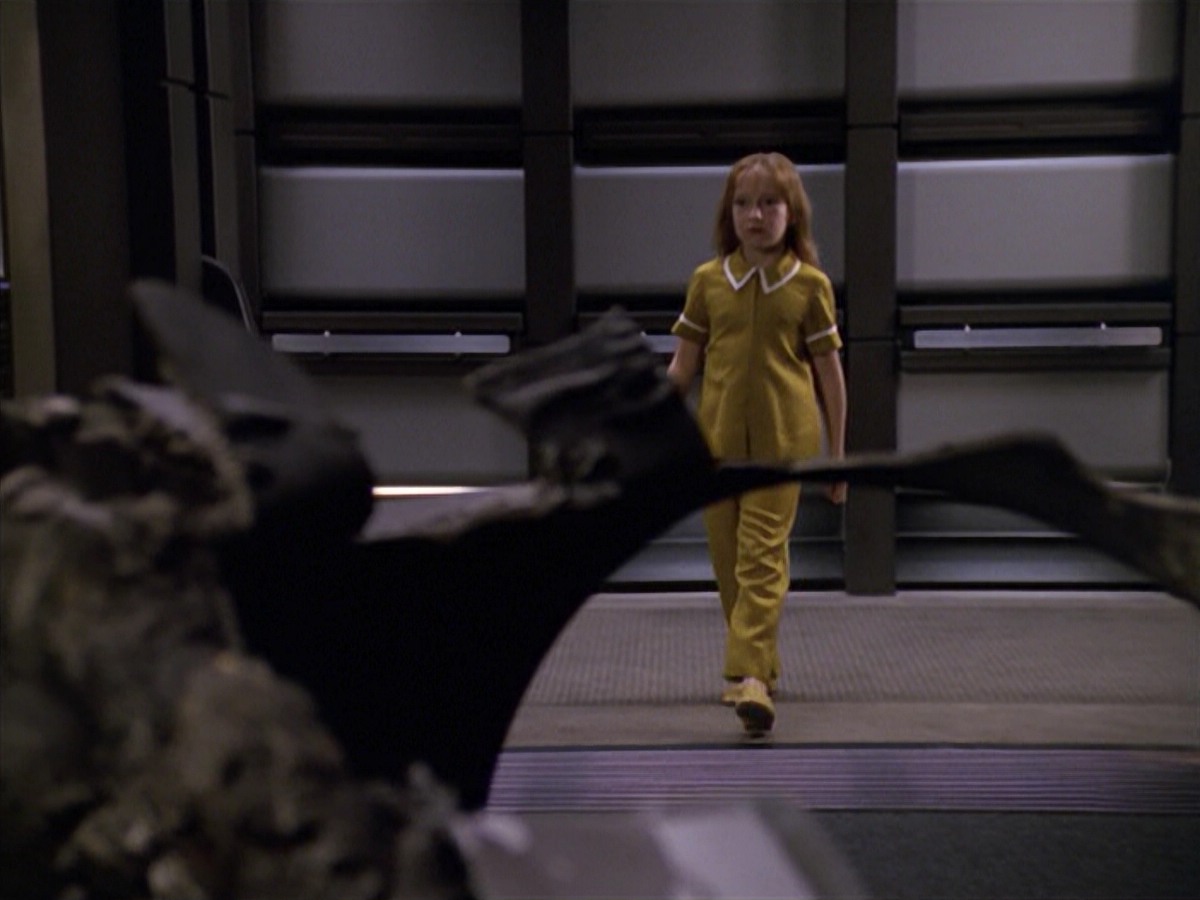 ariane179254_StarTrekVoyager_5x15_5x16_DarkFrontier_2195.jpg