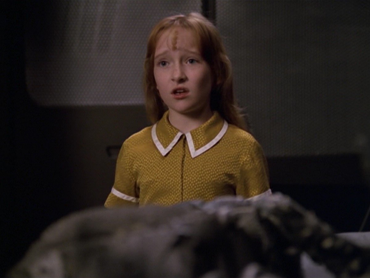 ariane179254_StarTrekVoyager_5x15_5x16_DarkFrontier_2211.jpg