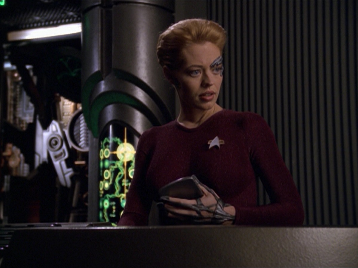 ariane179254_StarTrekVoyager_5x15_5x16_DarkFrontier_2215.jpg