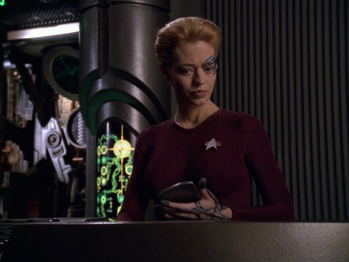 ariane179254_StarTrekVoyager_5x15_5x16_DarkFrontier_2216.jpg