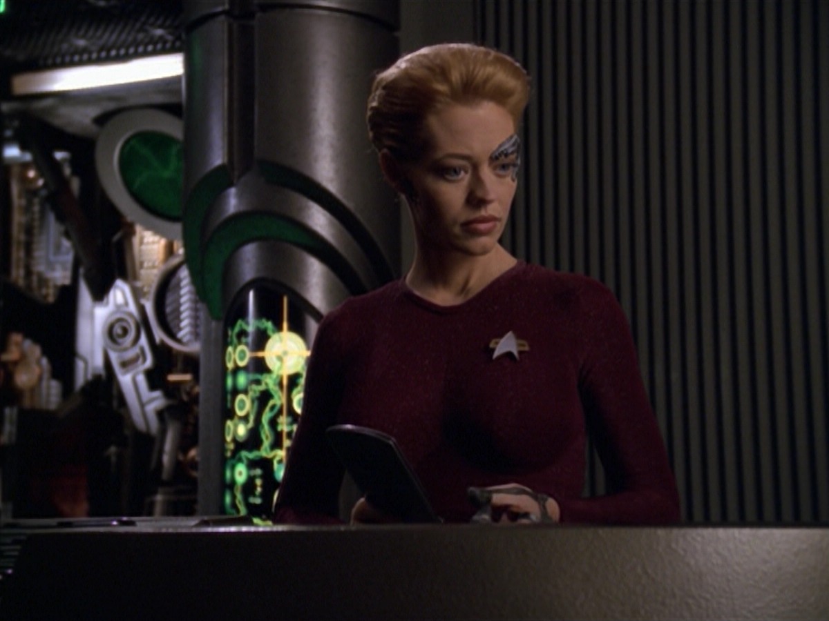 ariane179254_StarTrekVoyager_5x15_5x16_DarkFrontier_2222.jpg