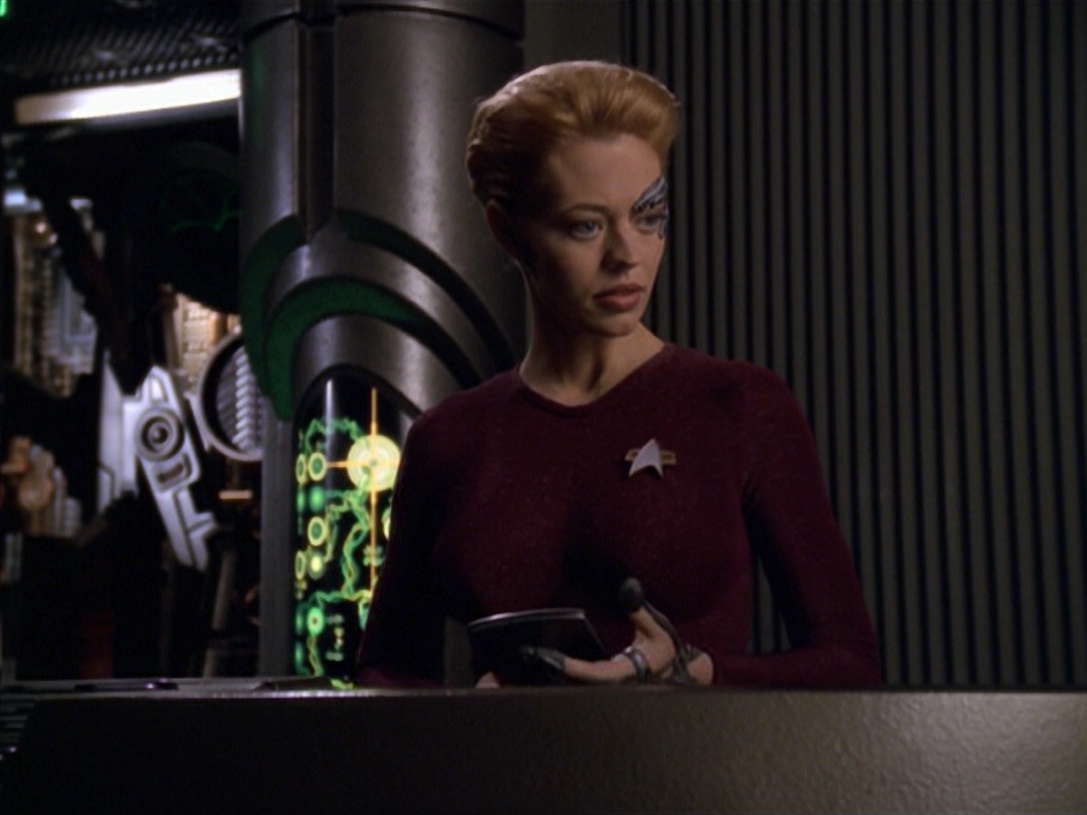 ariane179254_StarTrekVoyager_5x15_5x16_DarkFrontier_2223.jpg