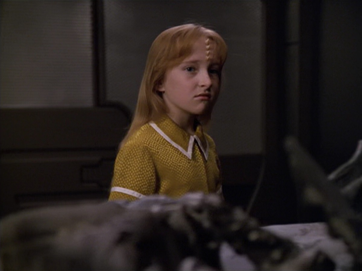 ariane179254_StarTrekVoyager_5x15_5x16_DarkFrontier_2231.jpg