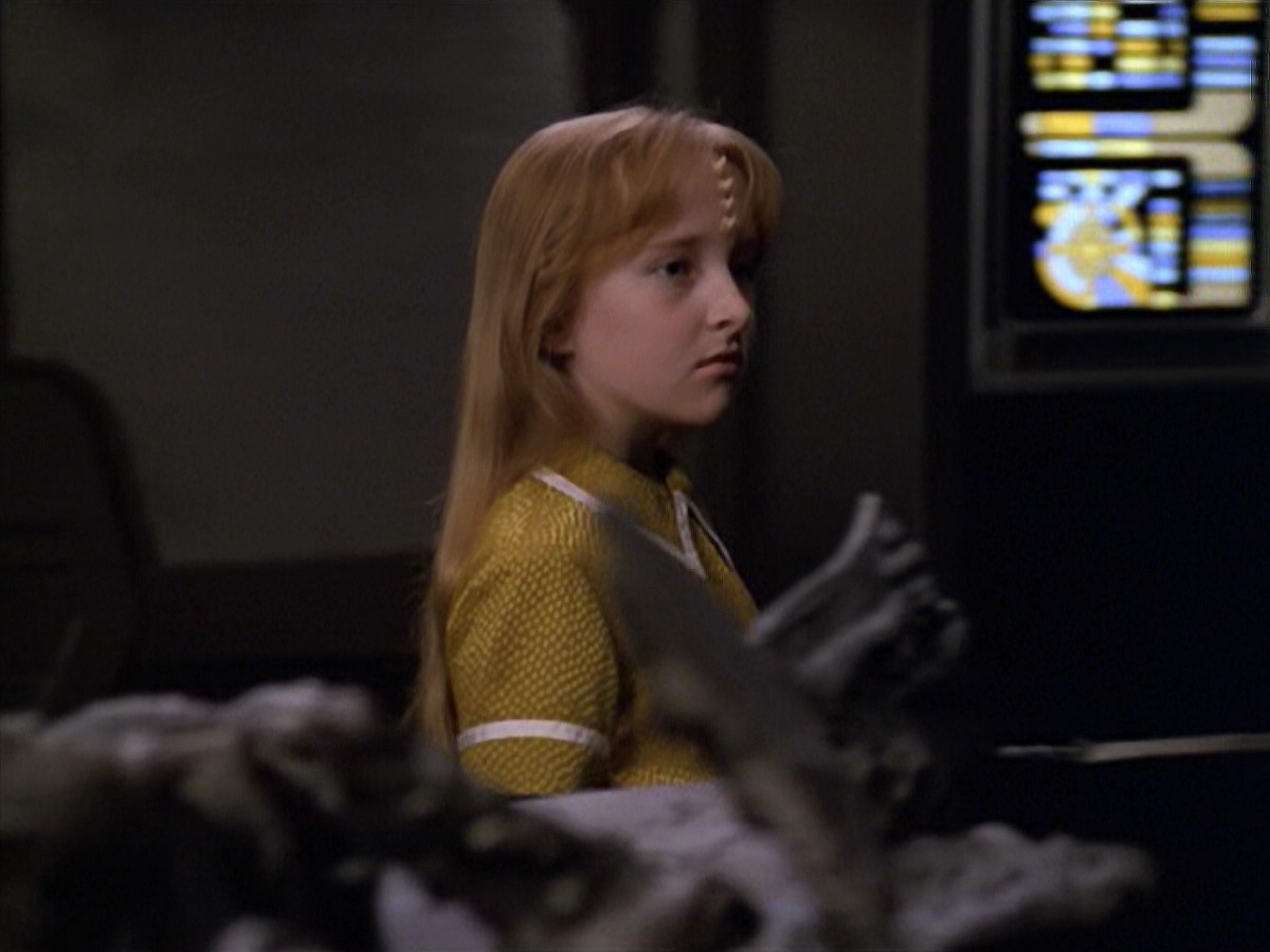 ariane179254_StarTrekVoyager_5x15_5x16_DarkFrontier_2232.jpg