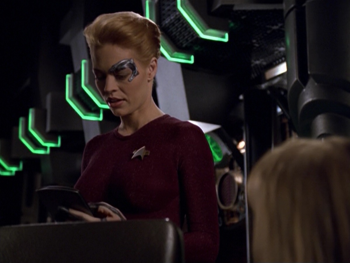 ariane179254_StarTrekVoyager_5x15_5x16_DarkFrontier_2301.jpg