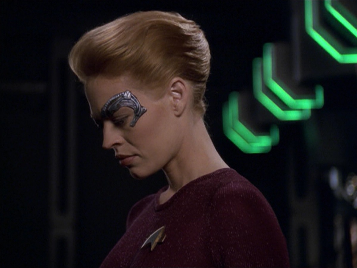 ariane179254_StarTrekVoyager_5x15_5x16_DarkFrontier_2305.jpg