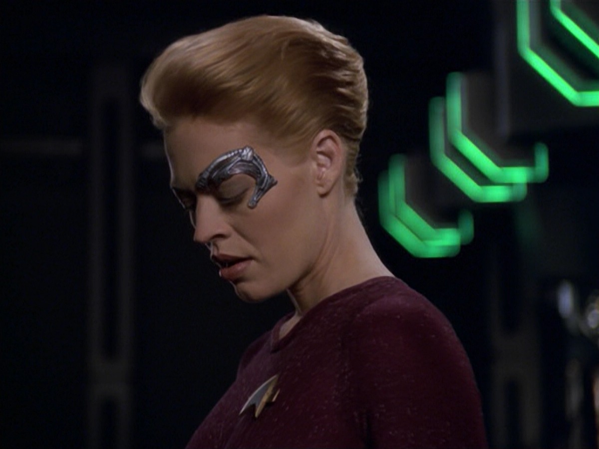 ariane179254_StarTrekVoyager_5x15_5x16_DarkFrontier_2321.jpg