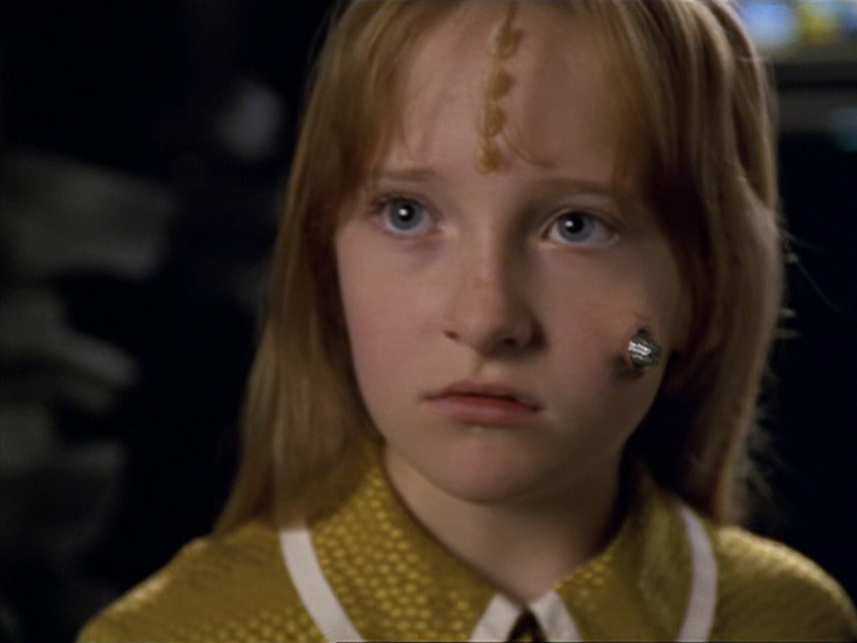 ariane179254_StarTrekVoyager_5x15_5x16_DarkFrontier_2324.jpg