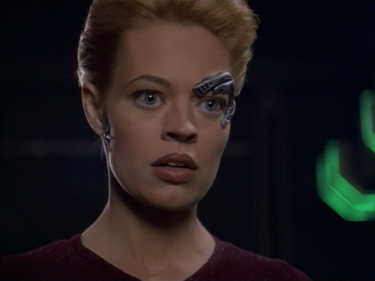 ariane179254_StarTrekVoyager_5x15_5x16_DarkFrontier_2330.jpg
