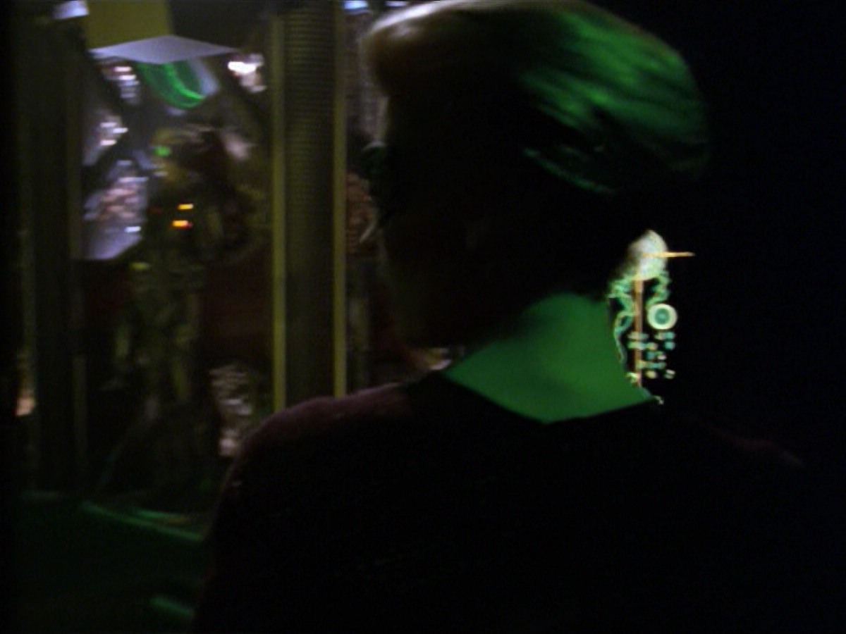 ariane179254_StarTrekVoyager_5x15_5x16_DarkFrontier_2334.jpg