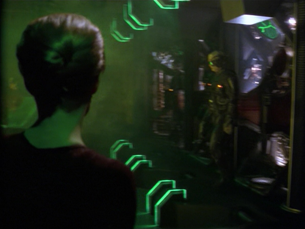 ariane179254_StarTrekVoyager_5x15_5x16_DarkFrontier_2336.jpg