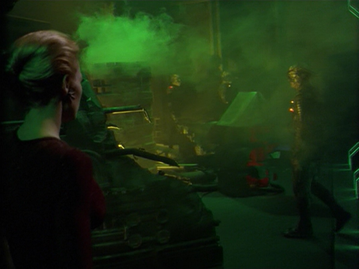 ariane179254_StarTrekVoyager_5x15_5x16_DarkFrontier_2339.jpg