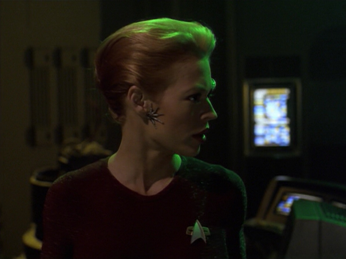 ariane179254_StarTrekVoyager_5x15_5x16_DarkFrontier_2350.jpg