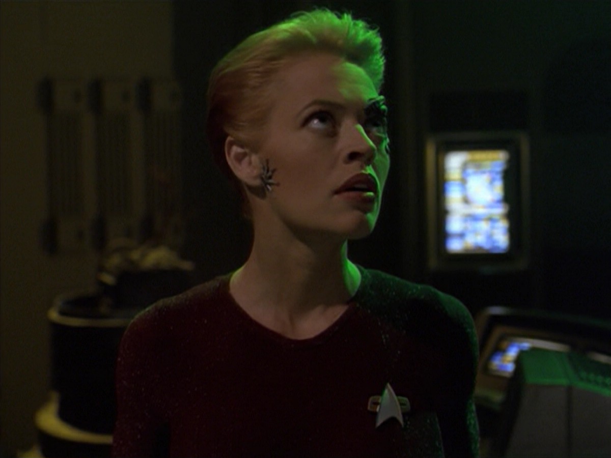ariane179254_StarTrekVoyager_5x15_5x16_DarkFrontier_2356.jpg