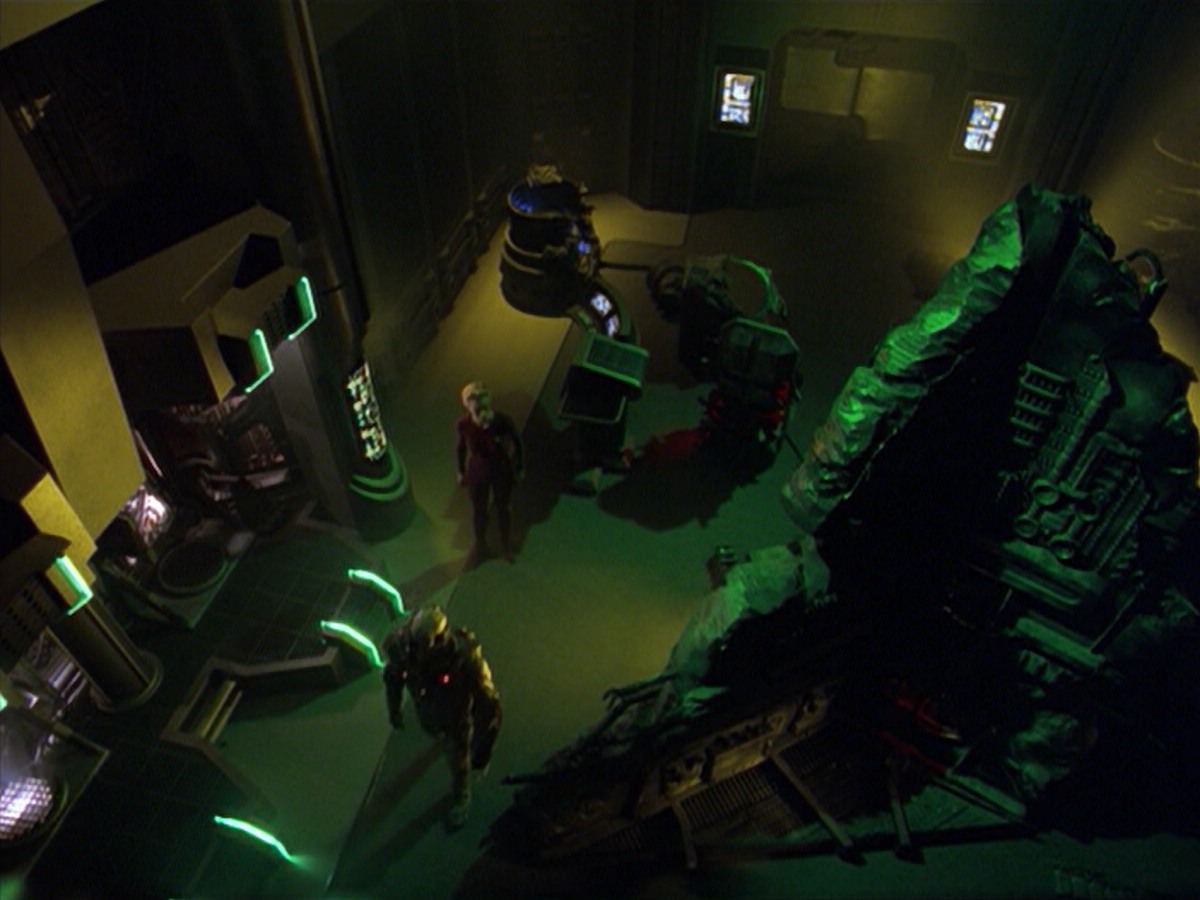 ariane179254_StarTrekVoyager_5x15_5x16_DarkFrontier_2360.jpg