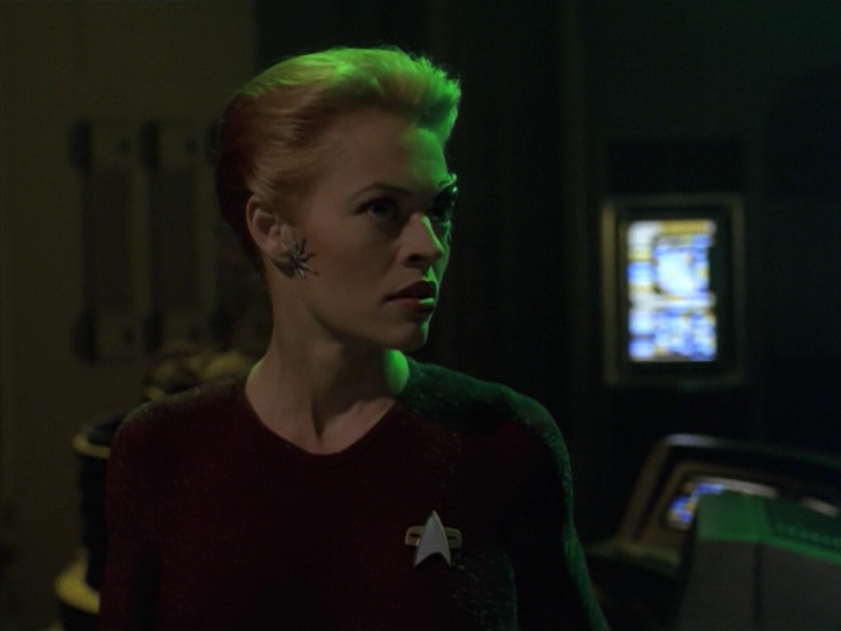 ariane179254_StarTrekVoyager_5x15_5x16_DarkFrontier_2366.jpg