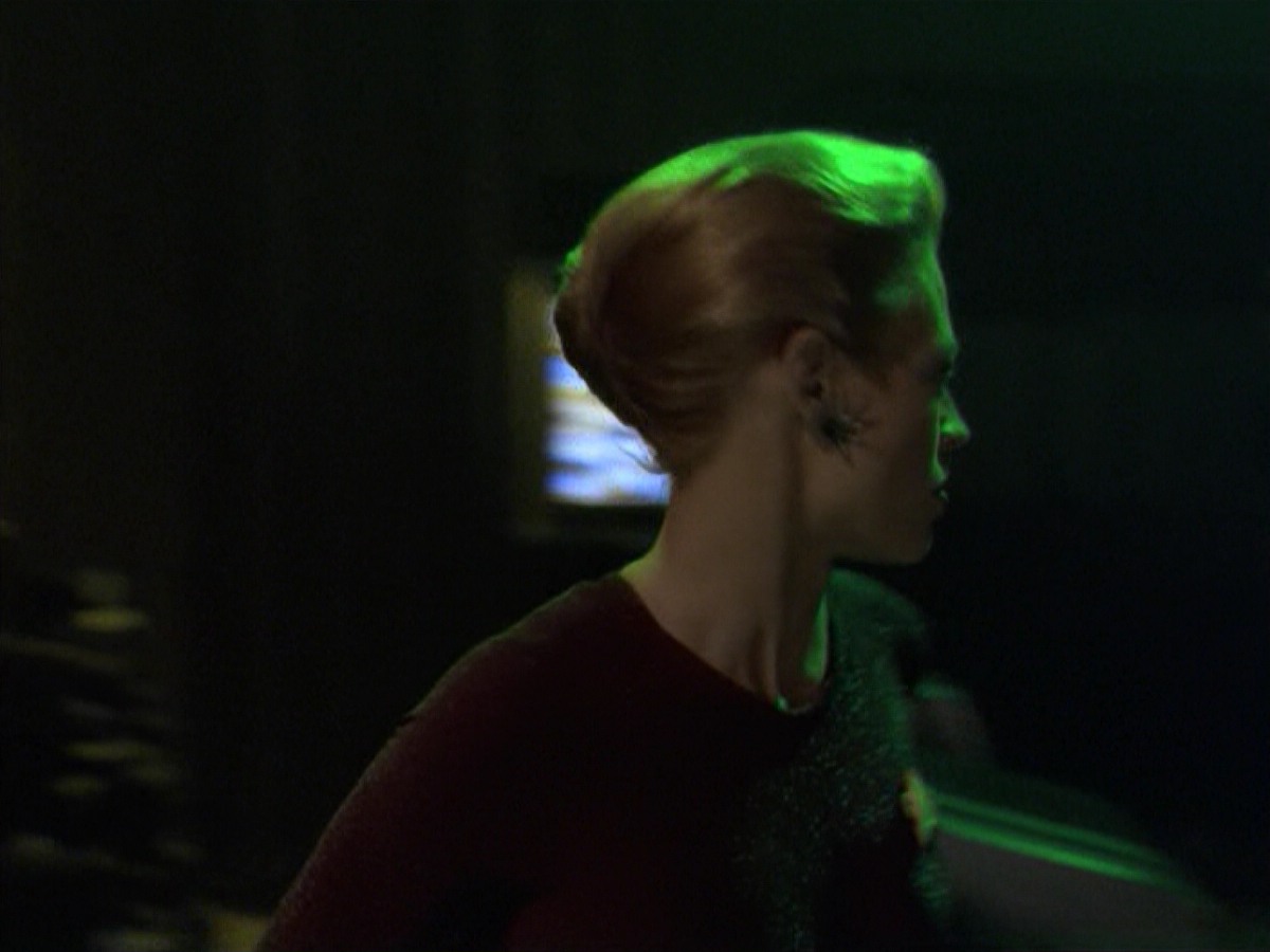 ariane179254_StarTrekVoyager_5x15_5x16_DarkFrontier_2367.jpg