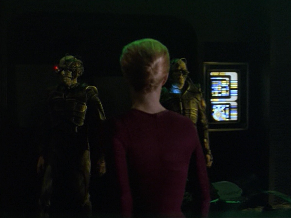 ariane179254_StarTrekVoyager_5x15_5x16_DarkFrontier_2369.jpg