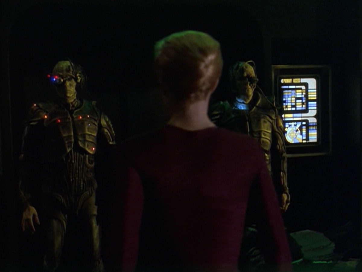 ariane179254_StarTrekVoyager_5x15_5x16_DarkFrontier_2370.jpg