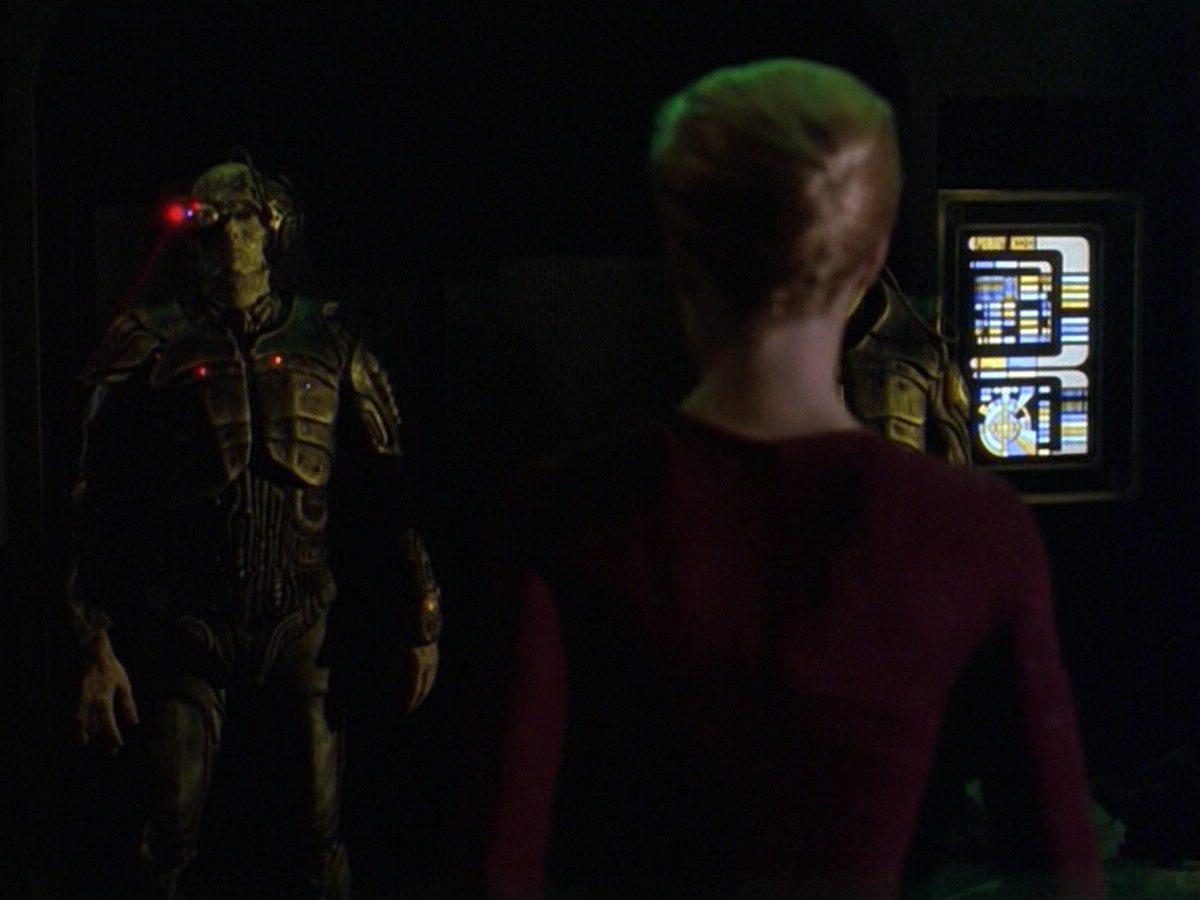 ariane179254_StarTrekVoyager_5x15_5x16_DarkFrontier_2372.jpg