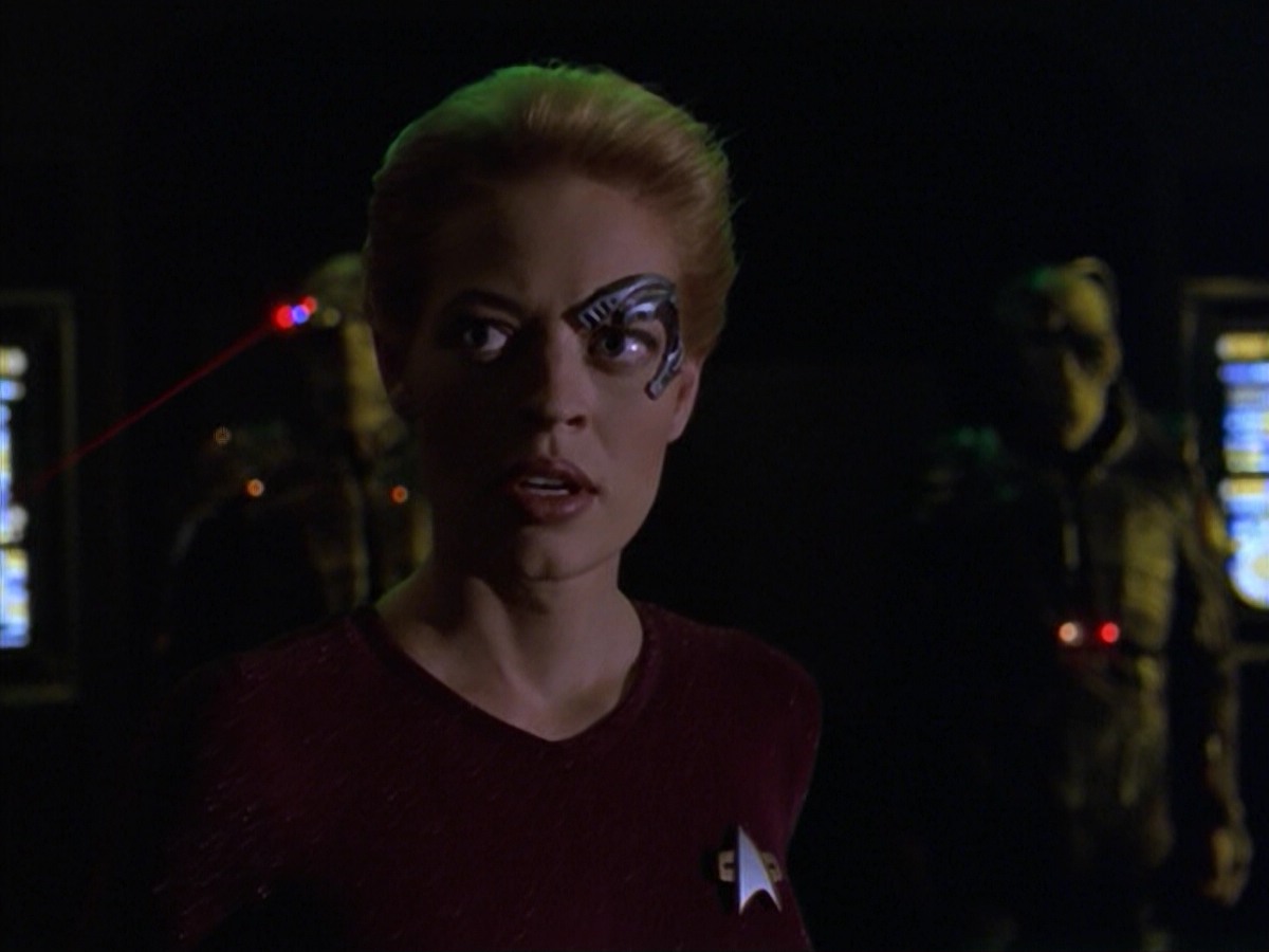 ariane179254_StarTrekVoyager_5x15_5x16_DarkFrontier_2401.jpg