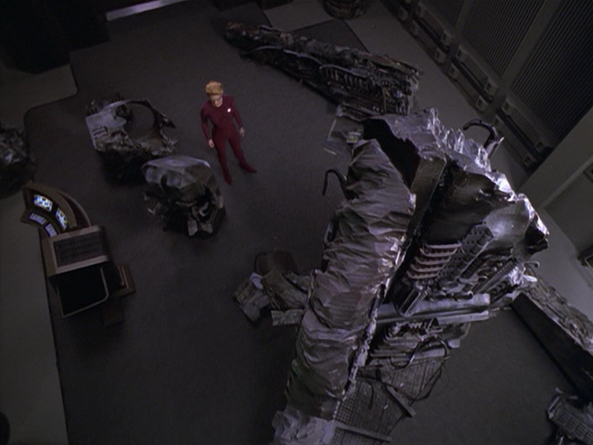 ariane179254_StarTrekVoyager_5x15_5x16_DarkFrontier_2412.jpg