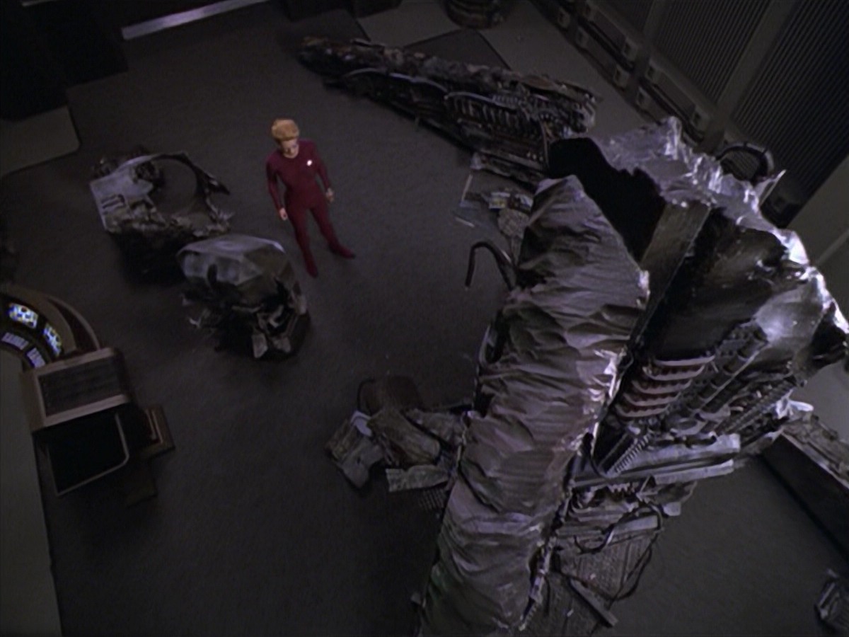 ariane179254_StarTrekVoyager_5x15_5x16_DarkFrontier_2413.jpg