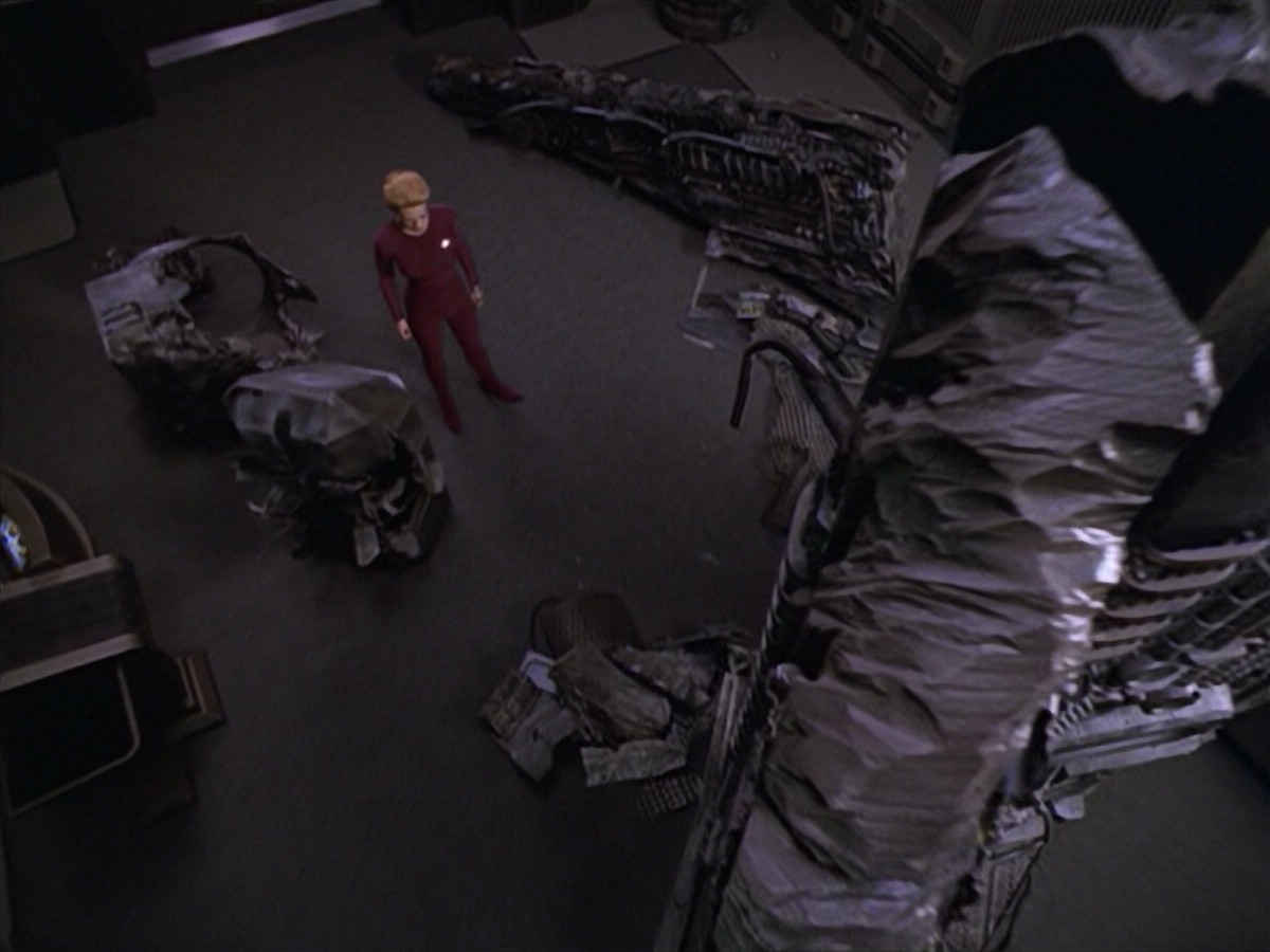 ariane179254_StarTrekVoyager_5x15_5x16_DarkFrontier_2414.jpg