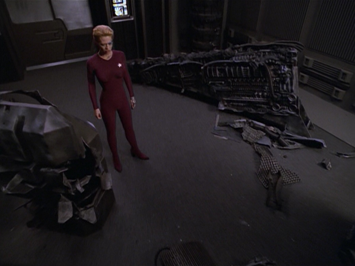 ariane179254_StarTrekVoyager_5x15_5x16_DarkFrontier_2418.jpg